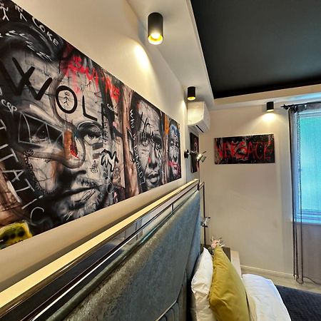 The Fame - Modern Studio In Top Location & Parking Крайова Екстериор снимка