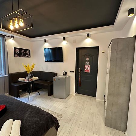 The Fame - Modern Studio In Top Location & Parking Крайова Екстериор снимка