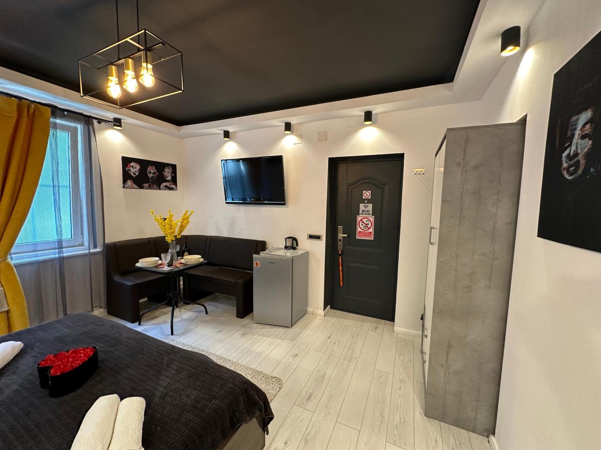 The Fame - Modern Studio In Top Location & Parking Крайова Екстериор снимка