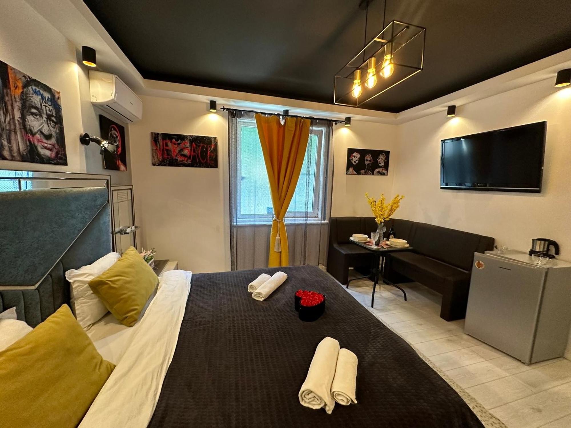 The Fame - Modern Studio In Top Location & Parking Крайова Екстериор снимка